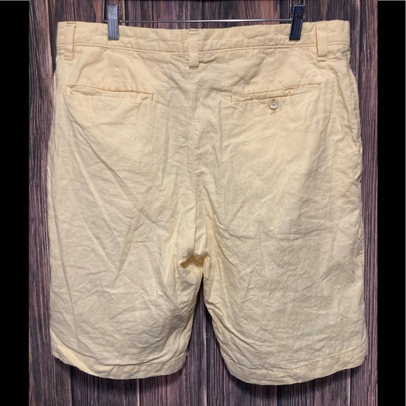 Banana Republic Yellow Linen Cotton Shorts - Mens Size 35W x 10in Inseam. - Picture 2 of 4